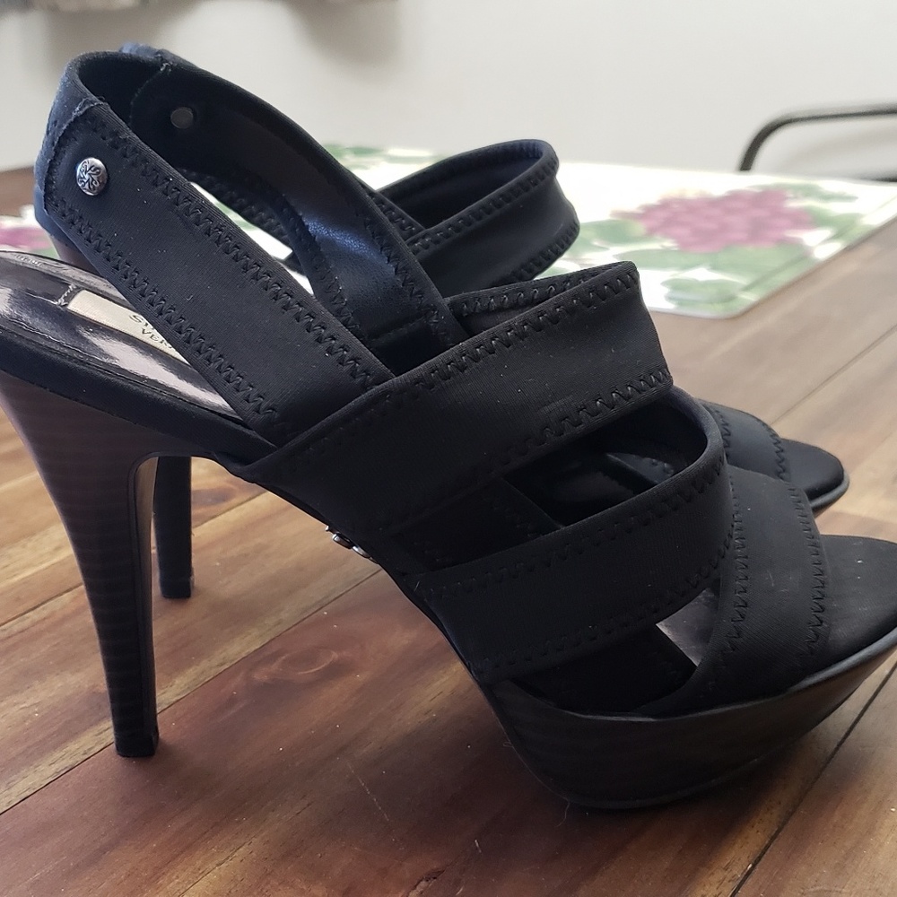 Cute black heels like new condition